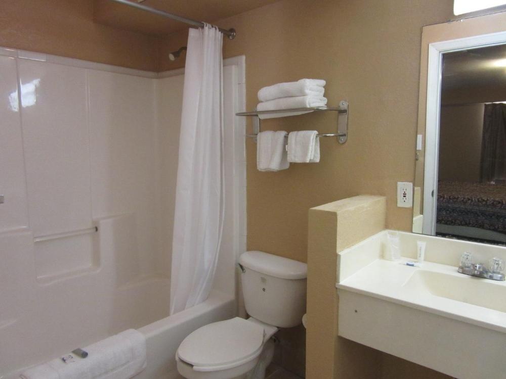 The Crossroads Hotel and Suites Irving